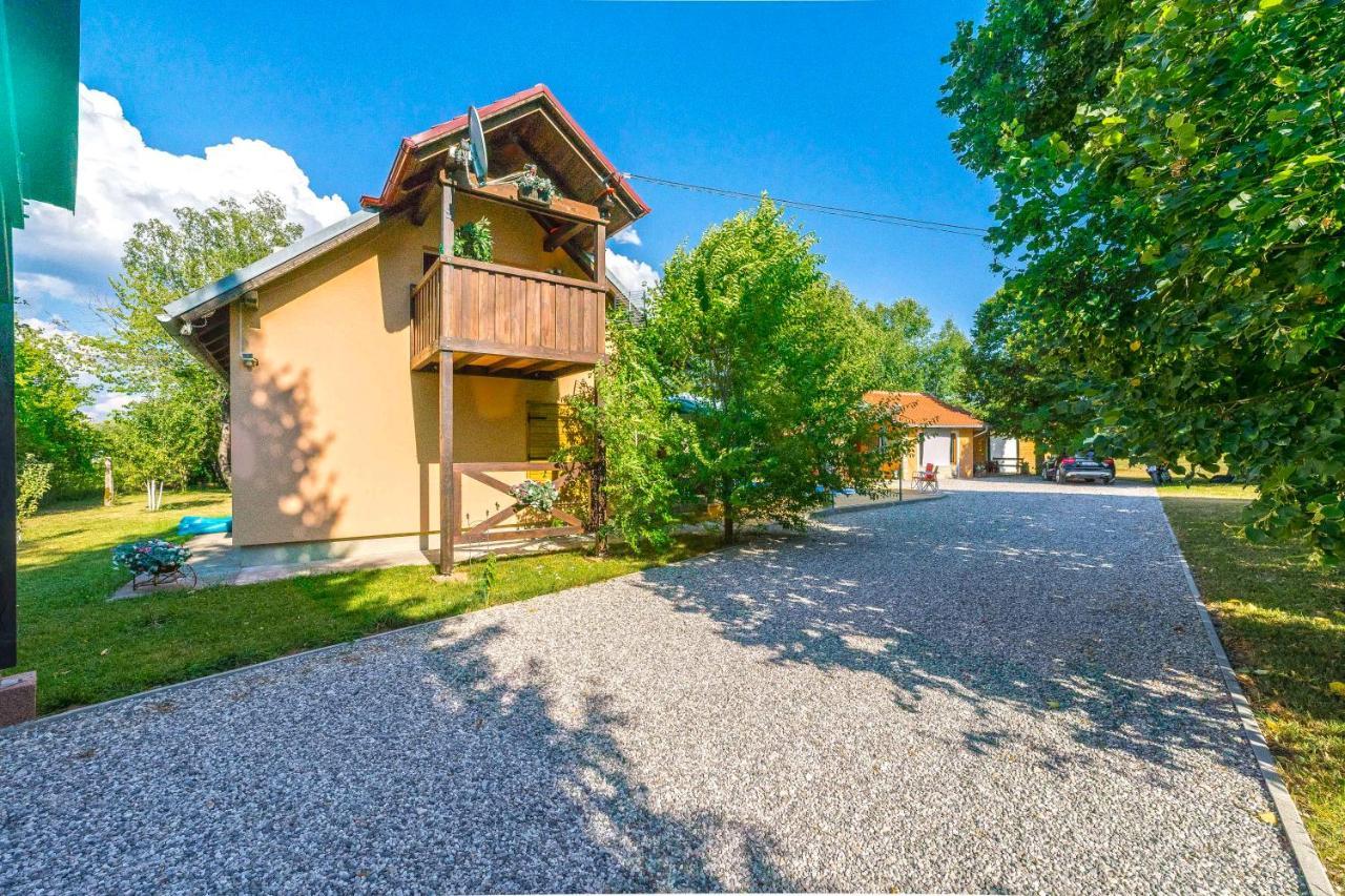 Villa Suzana'S Nature Hideout Gospić Exterior foto